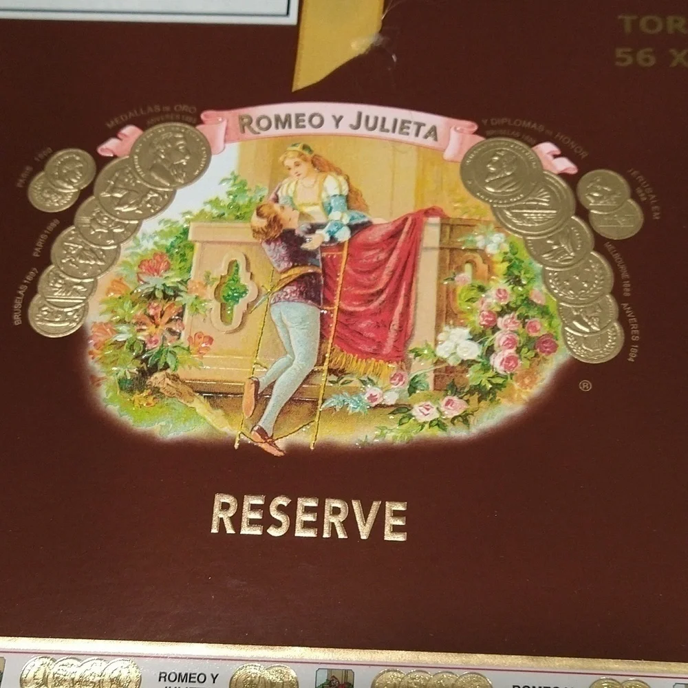 Romeo y Julieta reserve cigar 2 boxes brown 8 1/2